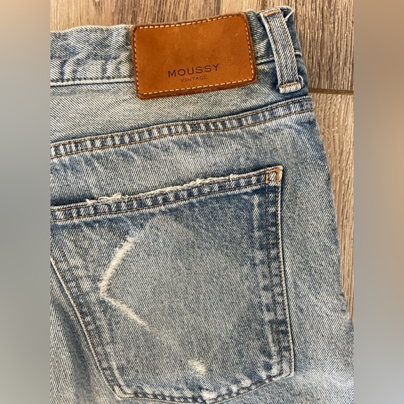 Moussy Vintage Japanese Denim Distressed Jeans
Size 29 High Rise Straight - Picture 6 of 9